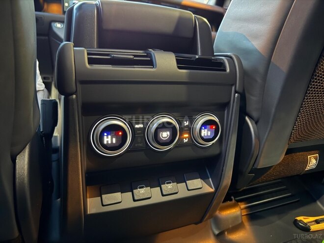 Land Rover Defender-14
