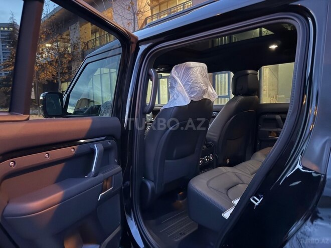 Land Rover Defender-12
