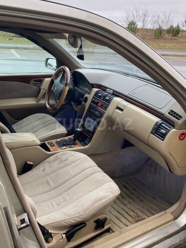 Mercedes E 240 1998, 447,900 km - 2.4 l - Bakı