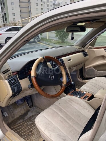 Mercedes E 240 1998, 447,900 km - 2.4 l - Bakı