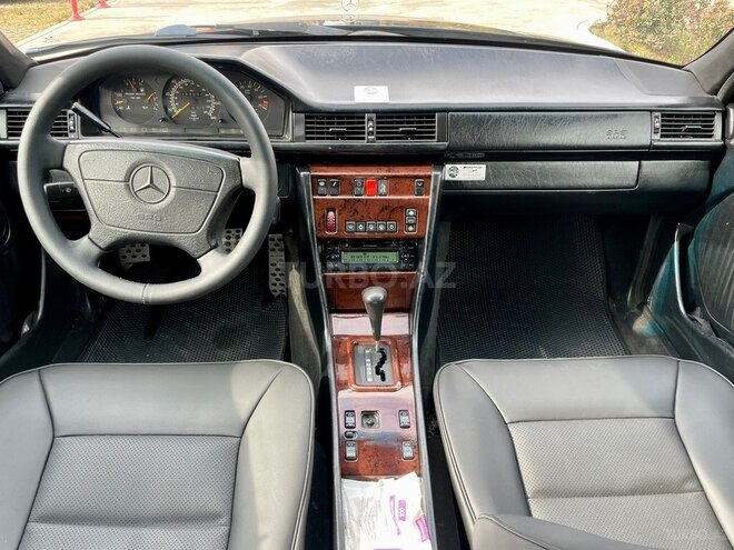 Mercedes E 320 1994, 385,000 km - 3.2 l - Bakı