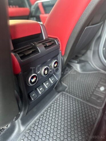 Land Rover Defender-8