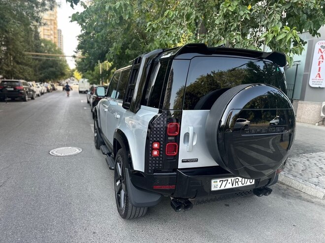 Land Rover Defender-3