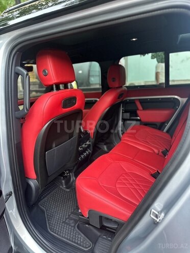 Land Rover Defender-7