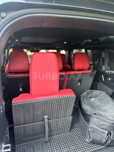 Land Rover Defender-11