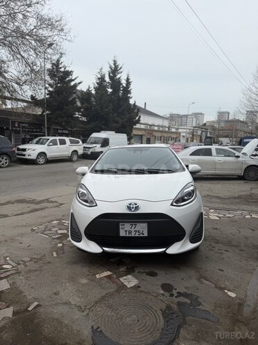 Toyota Aqua-1