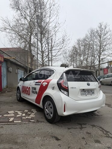 Toyota Aqua-2