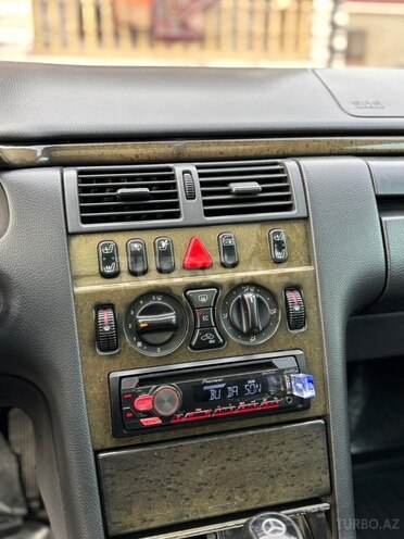 Mercedes E 320 2002, 389,800 km - 3.2 l - Bakı