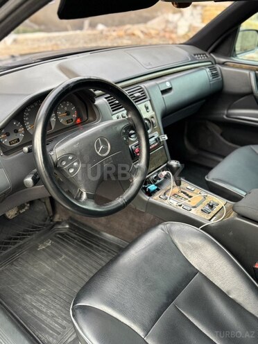 Mercedes E 320 2002, 389,800 km - 3.2 l - Bakı