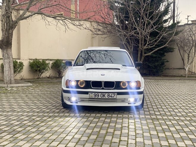 BMW 525 1988, 422,000 km - 2.5 l - Bakı