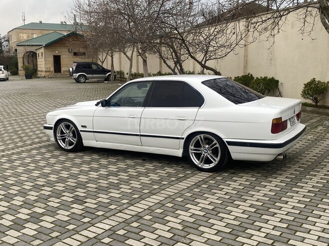 BMW 525 1988, 422,000 km - 2.5 l - Bakı