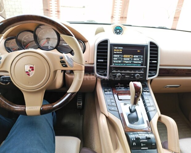 Porsche Cayenne S-11