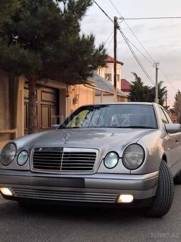 Mercedes E 200-11