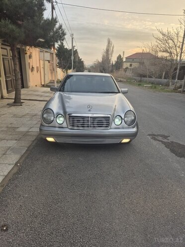 Mercedes E 200-1