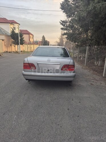Mercedes E 200-3