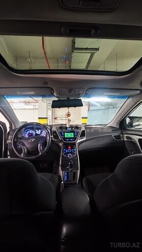 Hyundai Elantra-3