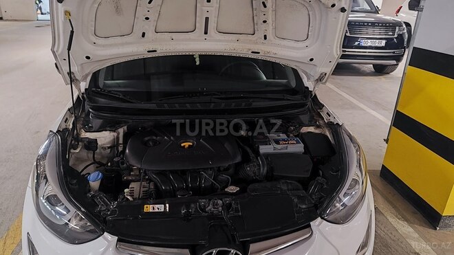 Hyundai Elantra-12