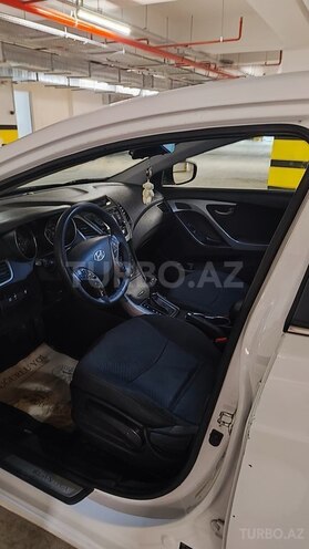 Hyundai Elantra-8