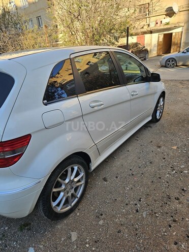 Mercedes B 180-10