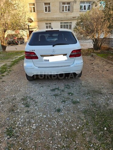 Mercedes B 180-8
