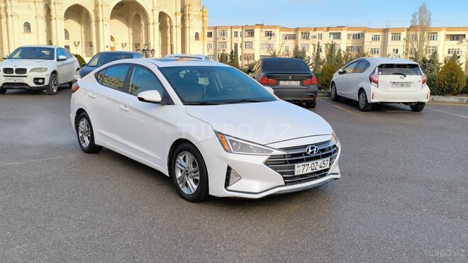 Hyundai Elantra-1
