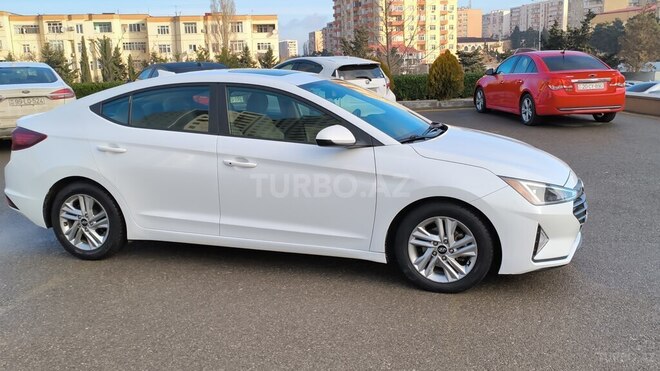 Hyundai Elantra-3