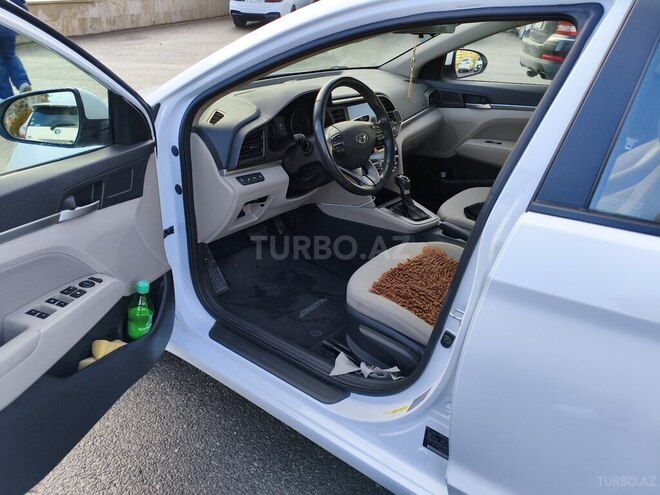 Hyundai Elantra-6