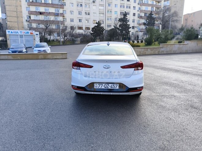 Hyundai Elantra-8