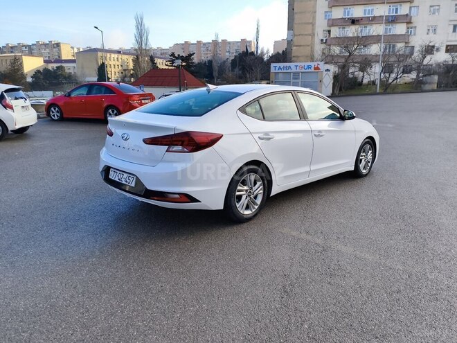 Hyundai Elantra-9