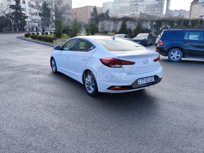 Hyundai Elantra-7