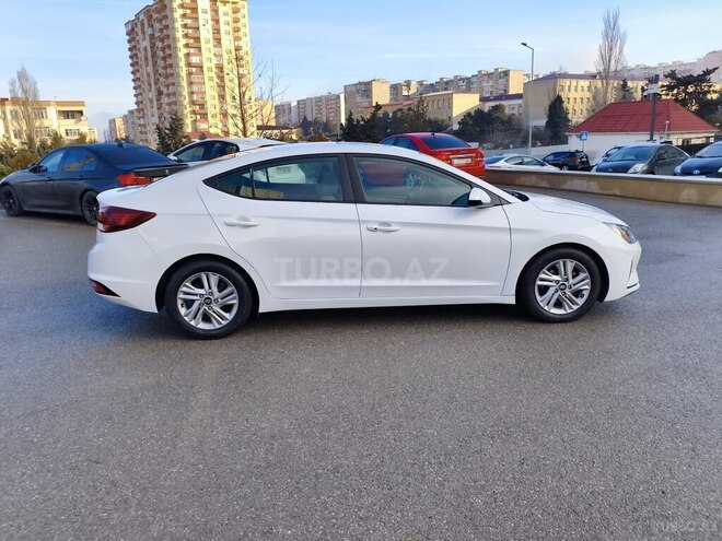 Hyundai Elantra-10