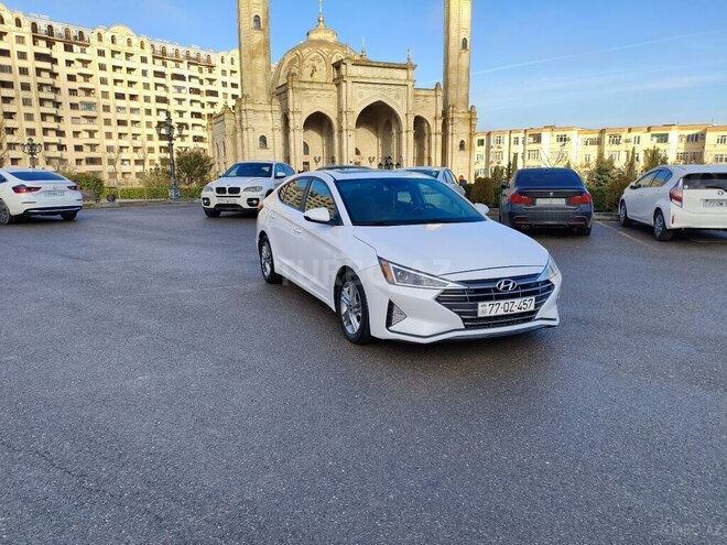 Hyundai Elantra-12
