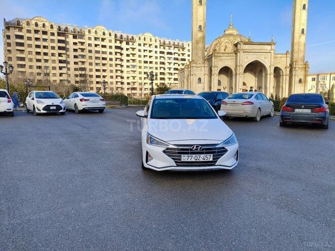 Hyundai Elantra-11