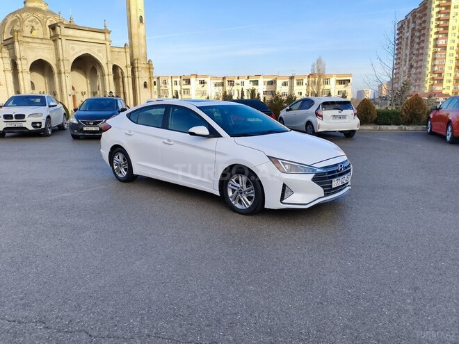 Hyundai Elantra-13