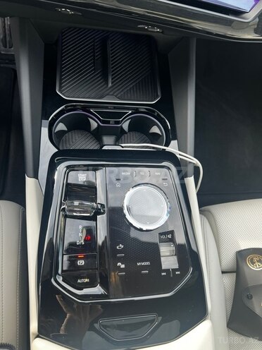 BMW 530e-11
