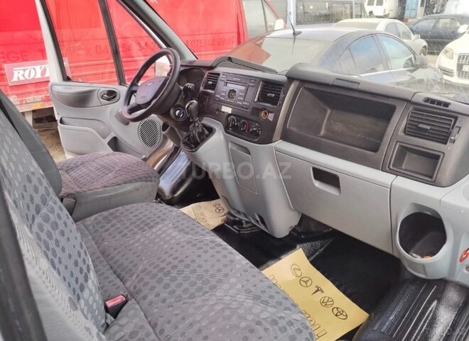 Ford Transit-2