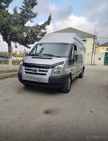 Ford Transit-9