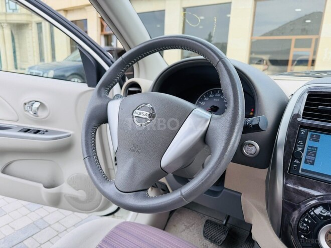 Nissan March-9