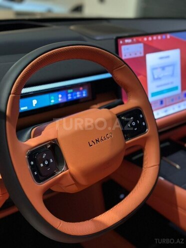 Lynk & Co 900-3
