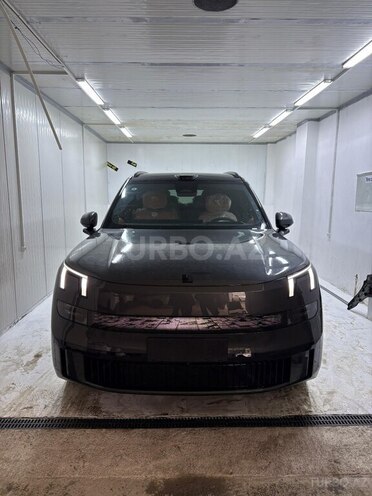Lynk & Co 900-1