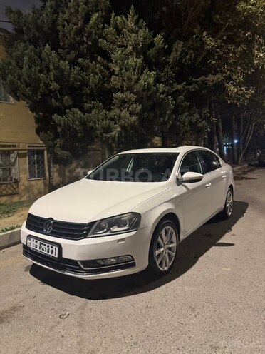 Volkswagen Passat-1