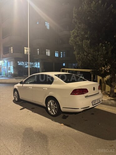 Volkswagen Passat-8