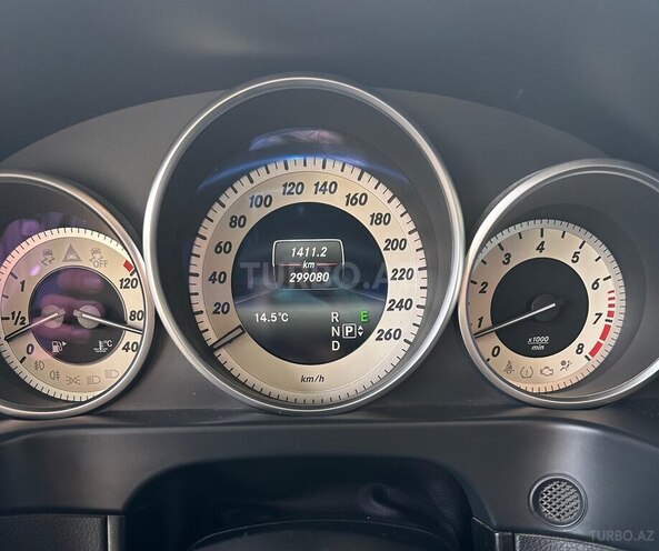 Mercedes E 200 2014, 299,000 km - 2.0 l - Bakı