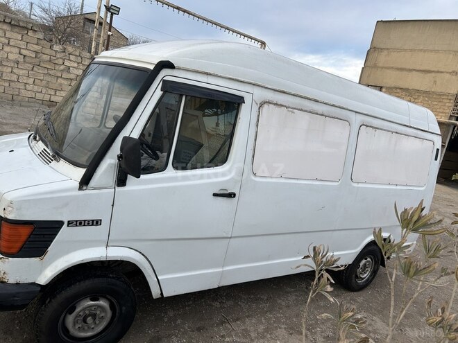 Mercedes 208 D 1990, 384,569 km - 2.3 l - Bakı