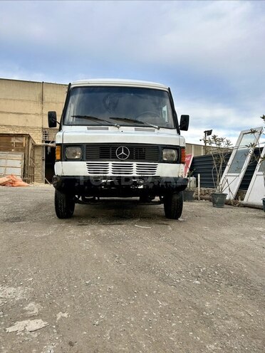 Mercedes 208 D 1990, 384,569 km - 2.3 l - Bakı