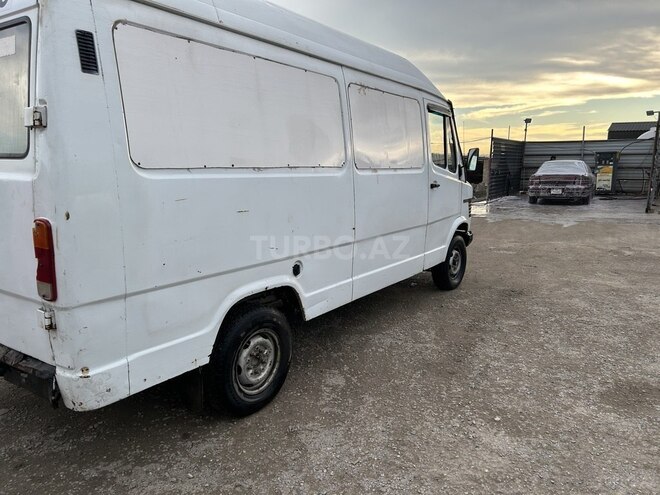 Mercedes 208 D 1990, 384,569 km - 2.3 l - Bakı