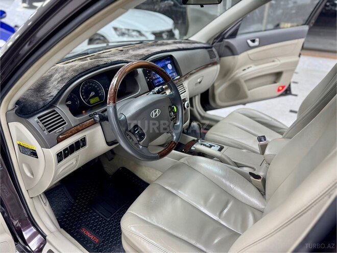 Hyundai Sonata-23