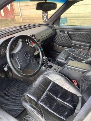 Mercedes C 200 1995, 385,000 km - 2.0 л - Qazax