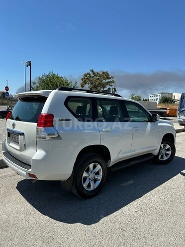 Toyota Land Cruiser Prado-4