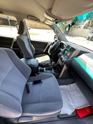 Toyota Land Cruiser Prado-12